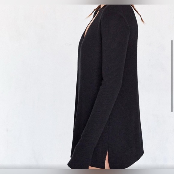 Urban Outfitters Cutout Top - Picture 3 of 9